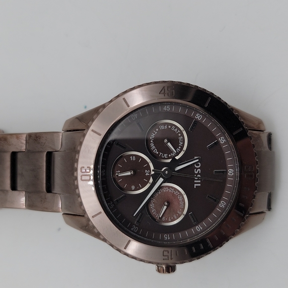 Fossil Women's Brown Watch NEEDS BATTERY - Picture 2 of 5